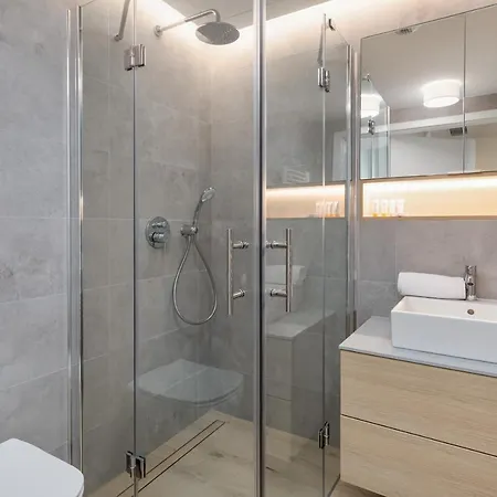 Mazowiecka Close To The Access To Swimming Pool, Sauna & Jacuzzi, Parking By Renters