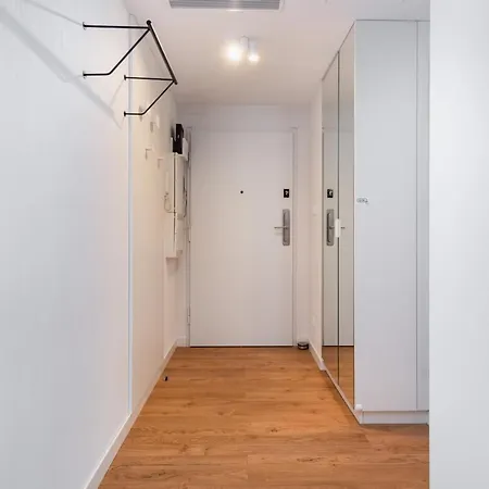 شقة Mazowiecka Close To The Access To Swimming Pool, Sauna & Jacuzzi, Parking By Renters بوبيروفو
