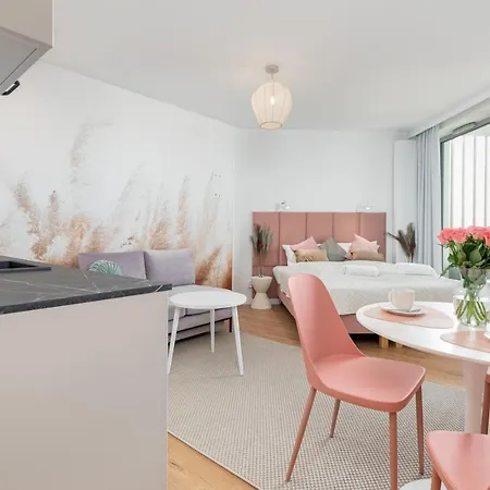 Mazowiecka Close To The Access To Swimming Pool, Sauna & Jacuzzi, Parking By Renters *