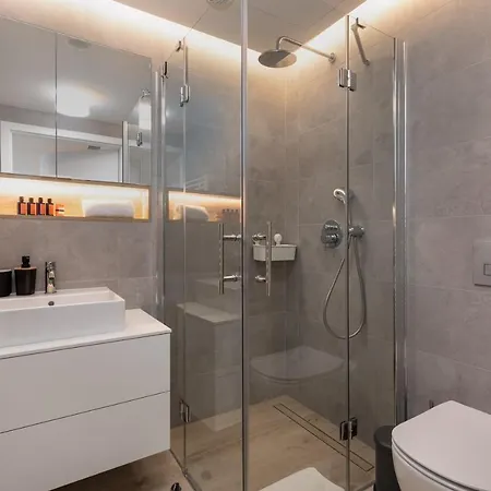 شقة Mazowiecka Close To The Access To Swimming Pool, Sauna & Jacuzzi, Parking By Renters بوبيروفو