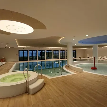 شقة Mazowiecka Close To The Access To Swimming Pool, Sauna & Jacuzzi, Parking By Renters